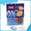 Вкусные хрустящие шоколадные вафли в виде кубиков печенья 